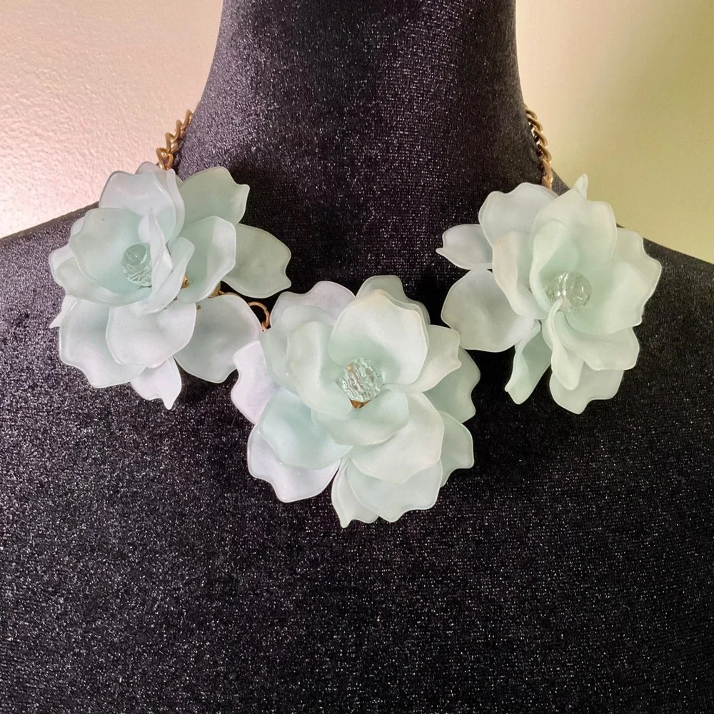 VTG Style Acrylic Flower Chunky Bib Statement Necklace Pastel Y2K Gold Tone Mint